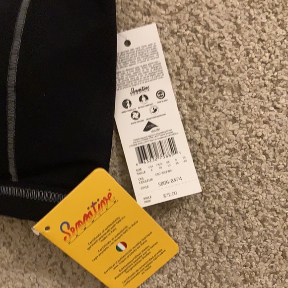 Lot of swimwear tops - Picture 7 of 9